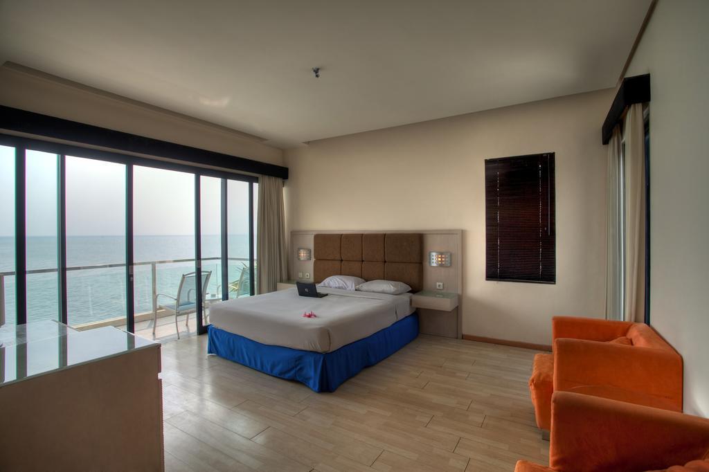 Tanjung Kodok Beach Resort Paciran Oda fotoğraf