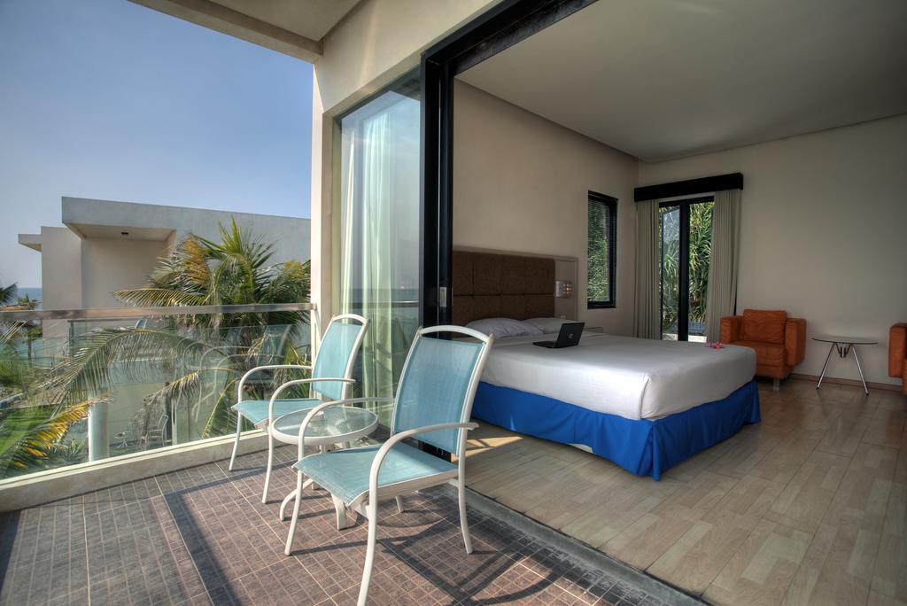 Tanjung Kodok Beach Resort Paciran Oda fotoğraf